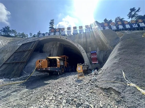 Rock Drilling Machine For Left And Right Tunnels Excavation And Support