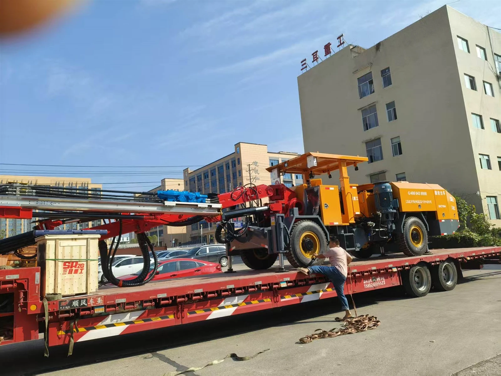 Rock drilling jumbo replacing human labor and more safe 2 Rock drilling jumbo replacing human labor and more safe 2